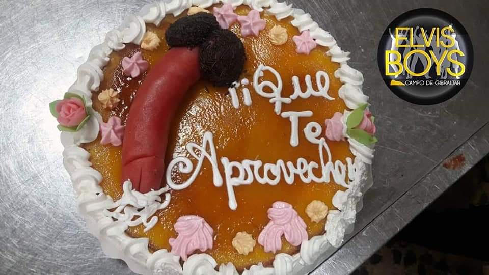 Tarta típica de cumpleaños en Elvis Boys.